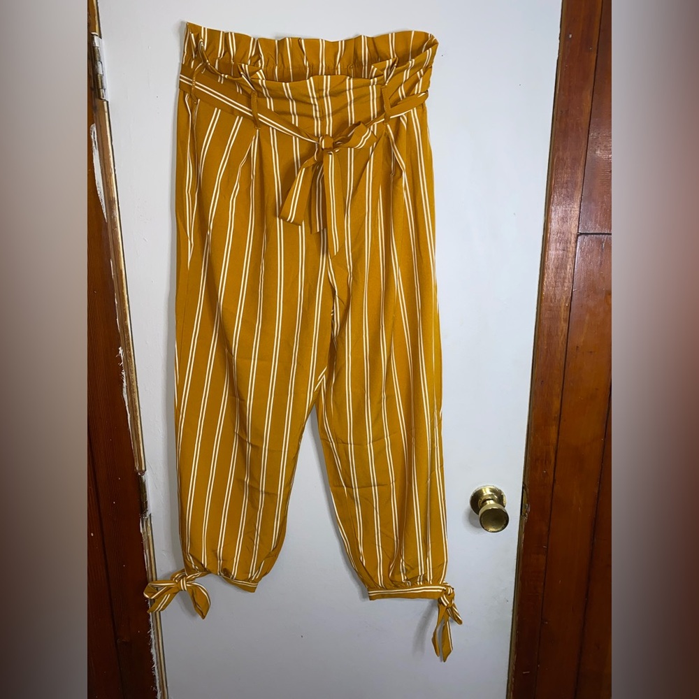SHEIN Waist Belted Knot Hem Striped Cropped Pants